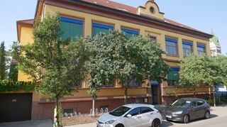 Auch an der Alten Schule sind die Plätze für die Kernzeit knapp - immerhin ist hier dank der jüngsten Sanierung und des neuen Anbaus die Raumsituation entspannter.