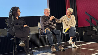 Als Zeitzeuge gefragt: Bernhard Fuchs mit Regisseurin Sina Seiler (l.) und Doris Steinbeisser im Central Kino Ketsch nach dem Film "Sie nannten uns die Krauts", in dem er auch über die NS-Zeit spricht.