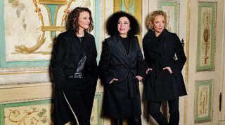 Sie haben sich das Programm "Miteinander und Füreinander" ausgedacht: Geigerin Franziska Hölscher (v.l.), Pianistin Marianna Shirinyan und Schauspielerin Katja Riemann.