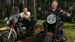 „Long Way Home“ ist die vierte Dokumentarserie, in der Ewan McGregor und Charley Boorman auf abenteuerliche Motorrad-Tour gehen.