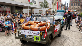 Der Umzug, hier ein Bild aus dem Vorjahr, ist traditionell einer der Höhepunkte des Brezelfestes.
