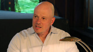 Der Bestsellerautor las in der Brühler Villa Meixner aus „Ende und Anfang. Wie der Sommer 45 die Welt veränderte“ zum 80. Jahrestages des Weltkriegsendes.