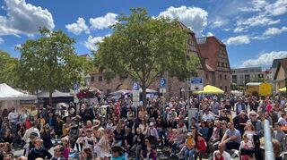 Bei den Mai-Kids herrscht am Samstagnachmittag stets großer Andrang, etwa wenn der Zauberer seine Show zeigt.