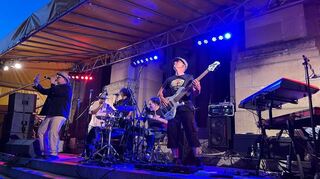 Integraler Programmbestandteil des Hockenheimer Mais: die Band Amokoma, hier noch auf der Kirchenstaffel, dieses Jahr in der Oberen Hauptstraße.