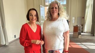 v.l. Cornelia Bend, Küstlerische Leiterin und Geschäftsführerin, und Anke Mai, SWR Programmdirektorin Kultur, Wissen, Junge Formate.