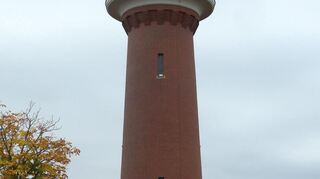 Der Eppelheimer Wasserturm ist das Wahrzeichen der Stadt. Erbaut aus Sand- und Backstein wurde er im März 1907 eingeweiht. Das Klinkermauerwerk muss repariert werden. Der Gemeinderat genehmigte überplanmäßige Ausgaben.