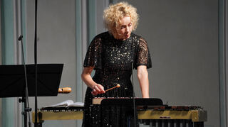 Katja Riemann zeigt sich bei ihrer Lesung auch von ihrer musikalischen Seite.