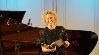 Katja Riemann gibt sich bei ihrem musikalisch-literarischen Doppelprogramm als einfühlsame Leserin - nuanciert und präzise.