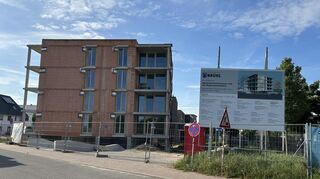 Gleich zwei Gewerke beim künftigen Brühler Gemeindewohnhaus in der Albert-Einstein-Straße fallen günstiger aus, als zuvor geschätzt.