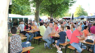Das Maifest lockt mit seiner Atmosphäre immer viele Besucher an.
