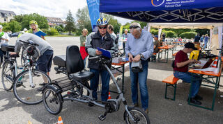 Schon beim ersten Radaktionstag ist die Fahrradcodierung vom ADFC sehr beliebt.