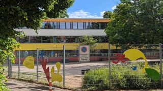 Die Zeyher-Grundschule in Schwetzingen soll einen Erweiterungsbau bekommen, doch die Fördermittel dafür hat das Land noch nicht bewilligt.