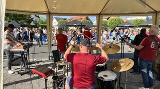 Die Zap-Gang war bestens aufgelegt bei ihrem Gig in Oftersheim Nord-West auf dem Lessingplatz.