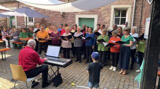 Ein „Heimspiel“ hatte der Chor Unisono unter der Leitung von Roland Ruhland.