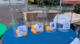 Bälle für Wünsche: Beim Teststart sind die Hockenheimer aufgerufen, ihre Erwartungen zu äußern: Wollen sie mehr Grün, mehr Sitzgelegenheiten, mehr Gastronomie?