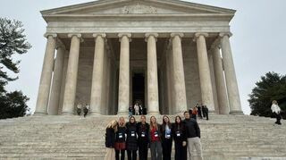 Der Besuch in der Hauptstadt Washington führt Alana Zinkgraf und die Gruppe des PPP auch an das Jefferson Memorial.