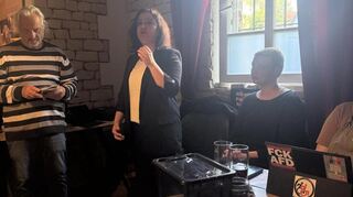 "Die Linke"-Bundestagsmitglied Gökay Akbulut bei der Ortsvereinsgründung in Schwetzingen.