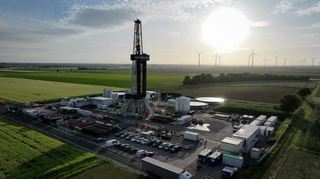 Vulcan Energy hat sein Geothermie-Projekt in der Südpfalz gestartet. Hier der Bohrplatz am Standort Schleidberg.