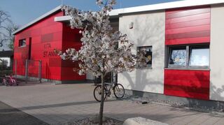 Seit Oktober 2011 werden bis zu 70 Kinder in dem heute bekannten, als Ganztagseinrichtung von der katholischen Kirchengemeinde geführten Kita-Gebäude „St. Anna“ betreut.