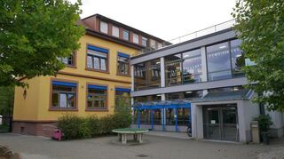 An der Alten Schule in Ketsch hat sich die Raumsituation dank des jüngsten Umbaus sowie der Erweiterung vor rund zwei Jahren inzwischen deutlich verbessert. Dennoch war auch monatelang unklar, ob es für eine Betreuung geben wird.