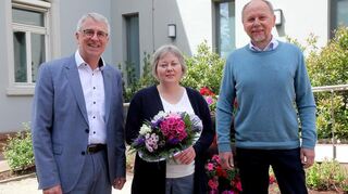 Hubertus Zahn (rechts) mit Nachfolgerin Carmen Seel und Bürgermeister Uwe Grempels.