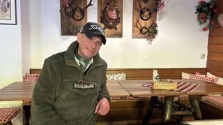 Harald Mugler, hier in der gepachteten Deidesheimer Hütte, fürchtet um seine Existenz.