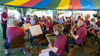 Musikalisch wird der Fassbieranstich des Maifestes vom Musikverein 1929 Ketsch eröffnet