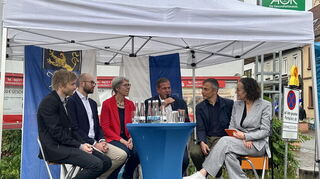 Von links: Philipp Hölderich (Planersocietät), Julian Gedemer vom Städtetag BW, Staatssekretärin Elke Zimmer vom Verkehrsministerium, OB Marcus Zeitler, Christian Hörmann (Cima) und Dr. Sonja Rube (USP Projekte, München)