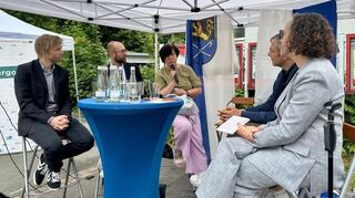 Eine Bürgerin traute sich und ergriff das Mikro