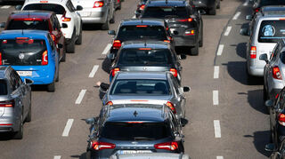 Zum langen Pfingstwochenende wird mit dichtem Verkehr gerechnet - besonders in Süddeutschland. (Symbolbild)