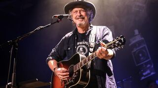 Wolfgang Niedecken ist mit seiner Band „BAP“ derzeit auf „Zeitreise“-Tour. Am Donnerstag, 3. Juli, macht er in Rottendorf auf Gut Wöllried Station und nimmt das Publikum mit in die Anfangsjahre von BAP.