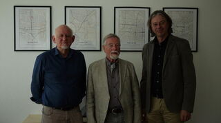 Matthias Taulien vom Hector-Seminar (v. l.), der Plankstadter Dr. Jan Erichsen und Studiendirektor Rico Lippold freuen sich über die Erfolge des Hector-Seminars.