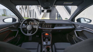 Gut strukturiert präsentiert sich das Cockpit des Audi A3.