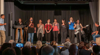 Sozialkritisch mit „Where is the Love?" rappt die Klasse 10a der Marion-Dönhoff-Realschule Brühl7Ketsch beim Musikabend in der Bildungseinrichtung.
