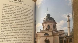 Auch die Moschee im Schlossgarten ist im Buch beschrieben.
