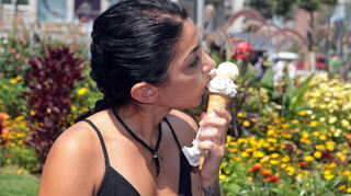 Leckeres Eis steht bei sommerlichen Temperaturen auch in Schwetzingen hoch im Kurs.