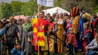Ob in Rüstung oder grobem Leinengewand: Beim Mittelaltermarkt treten die Akteure in besonderer Kleidung auf.