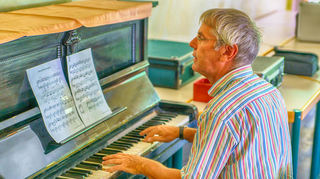 Dem Klavierspielen will sich Christian Noeske im Ruhestand noch intensiver widmen.