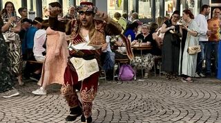 Neu im Programm der Kult(o)urnacht: Türkischer Zeybek-Tänzer im Kulturhof Flachsgasse.