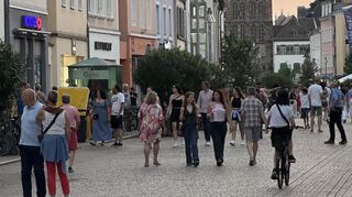 Kult(o)urnacht-Index: Wenn in der Maximilianstraße zu später Stunde noch so viele Flaneure unterwegs sind, stecken die vielen Angebote dahinter.