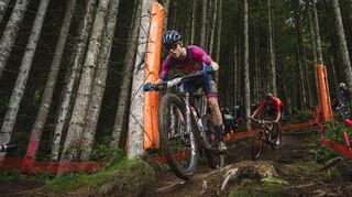 Lennart Krayer startet im französischen Lons-le-Saunier eine Ebene unterhalb des Weltcups und kämpft vor allem mit der Fahrradkette.