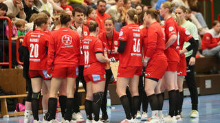 Auszeit mit Trainerin Franziska Garcia im Spiel gegen den HC Rödertal - Am Ende reicht es nicht: Die Kurpfalz-Bären steigen ab.