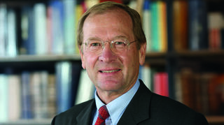Dr. Volker Diesbach hat als Geschäftsführer und Herausgeber die DiesbachMedien in den vergangenen 40 Jahren geprägt.