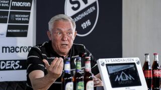Olaf Janßen bei seiner Vorstellung als neuer Trainer des in die Regionalliga abgestiegenen SV Sandhausen.