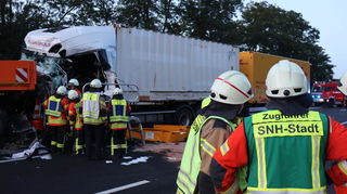 Der verunfallte Lkw auf der A6 bei Dielheim.
