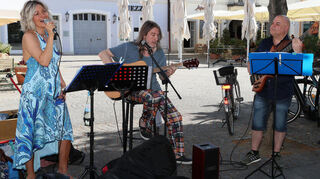 Das Trio "Sounds mit Sahne" sorgt für ganz besondere musikalische Momente.