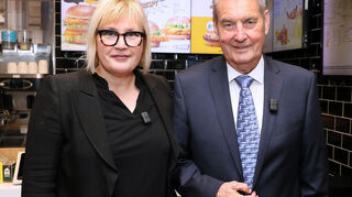 Stabwechsel innerhalb der Familie: Manfred Büch übergibt als McDonald's-Franchisenehmer das Restaurant Hockenheim an seine Tochter Jasmin Klein.