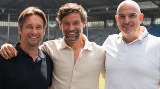 Der neue Leiter Lizenzspieler, Christian Bönig (Mitte), mit Geschäftsführer Gerhard Zuber (links) und Sportdirektor Mathias Schober.