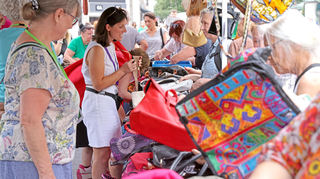 Handtaschenverkauf für Amalie: Die Benefizaktion auf dem Paradeplatz gibt es schon seit Jahren.