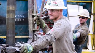 Die Deutsche Rohstoff AG erzielt mit der Förderung und dem Verkauf von Gas und Öl in den USA fette Gewinne.
